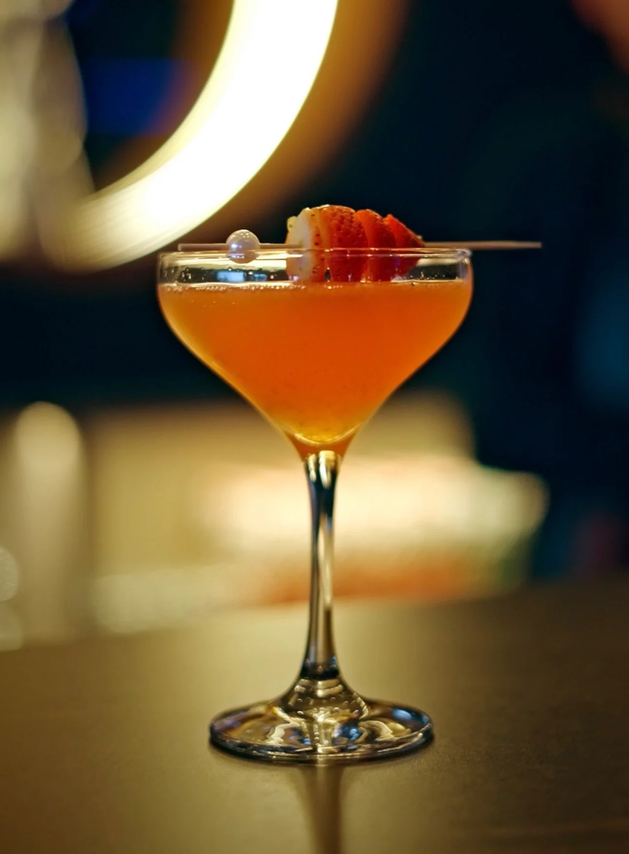 Coctel de autor servido en Casa Leon Rooftop